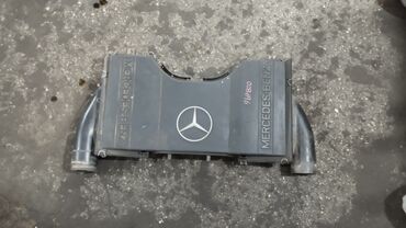 торговое оборудование бу бишкек: Деталь двигателя Mercedes-Benz. Серая пластиковая крышка с логотипом