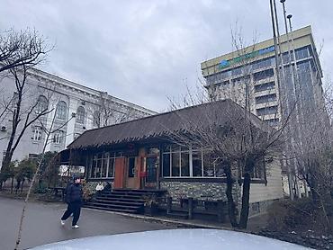 готовый кафе: Действующая кофейня в «Золотом квадрате», ул. Тоголок Молдо, рядом с — 4