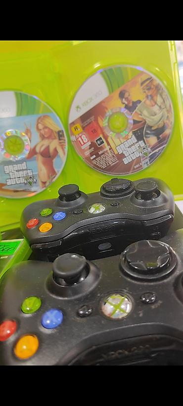 Xbox 360 & Xbox: Xbox 360 iki pult 5 oyun disk və 7 oyun icinde yazılı ela — 2