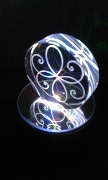 Digər ev dekoru: Hədiyyəlik suvenirlər satılır. Əlvan işıqlıdır. Toka qoşulur və — 6