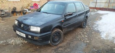 Volkswagen: Volkswagen Vento: 1993 г., 2 л, Механика, Бензин, Седан