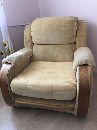 продам мебель б: Классическое кресло, Б/у