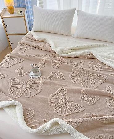 Ćebad i pokrivači: Reljefna krznena ćebad
Dimenzije-200*230
Cena 3700 din — 4