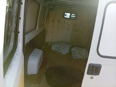 Fiat: Fiat Ducato furgon – beli, zatvoreni tovarni kombi. Ključne — 6