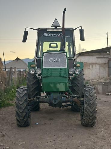 мтз 1523: Трактор сельскохозяйственный, зелёного цвета, с закрытой кабиной — 3
