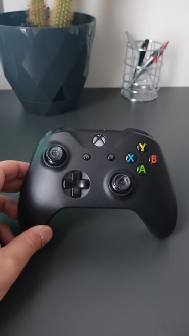 Xbox One: Problemsiz,təmir olmayıb her şey originaldır, aşağı qiymət olmayacak
