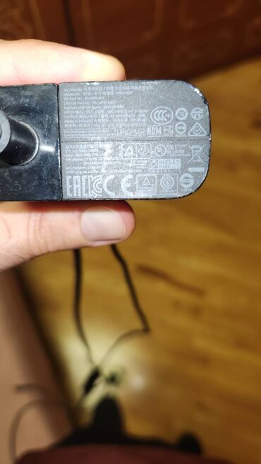 Noutbuklar üçün adapterlər: HP adapteri 45W. Orijinal üstden çıxma. Kompyutere taxılan yerinde — 5