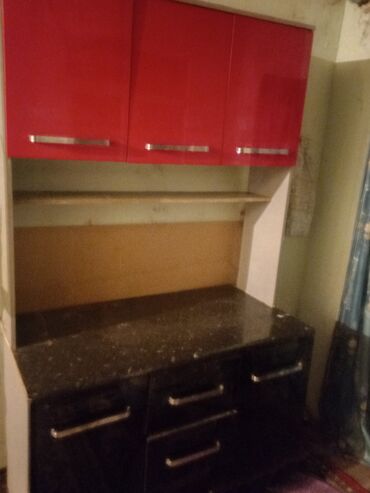 шкаф кухонный: Кухонный гарнитур, Шкаф, Буфет, цвет - Красный, Б/у