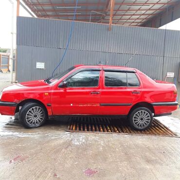 Volkswagen: Volkswagen Vento: 1992 г., 1.8 л, Механика, Бензин, Седан