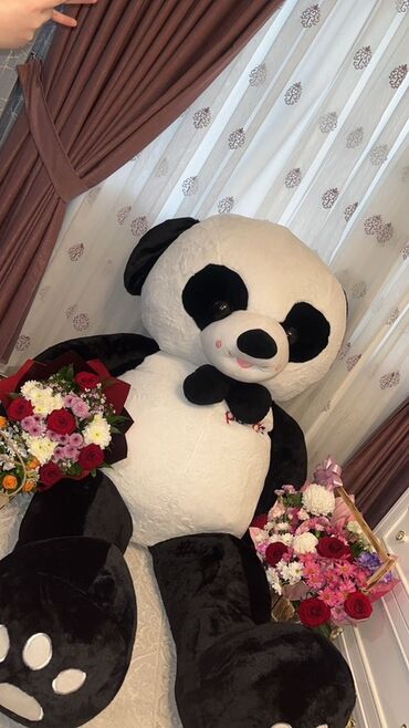 2000 elementli pazllar: Ağ və qara rənglərdə, böyük ölçülü panda oyuncağı. Yumşaq materialdan