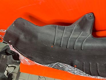 Подкрылки, брызговики, защита днища: Подкрылок колесной арки черного цвета, изготовленный из прочного — 8