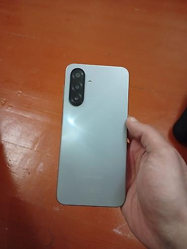 телефон fly fs521 power plus 1: Samsung Galaxy A17, цвет - Серебристый, Отпечаток пальца — 2