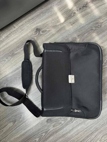 torbe desigual: SAMSONITE poslovna torba za laptop, dokumenta i sitnice. Ima više