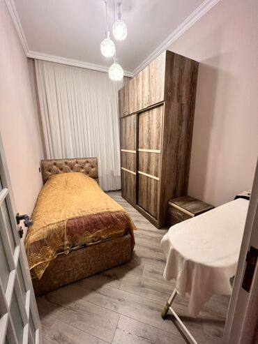 Uzunmüddətli kirayə mənzillər: 4 otag - Zal: Geniş və işıqlı otaq, kristal lüstrlü asma tavan — 7