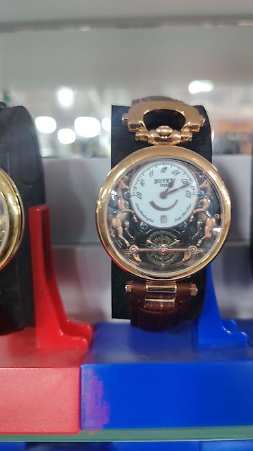 bovet: BOVET 1822 üslubunda dekorativ qol saatı. Saat qızılı rəngli dairəvi — 8