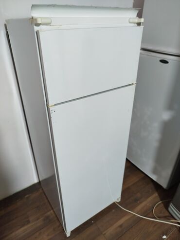 Plitələr və bişirmə panelləri: Yeni 2 qapılı Hotpoint Ariston Soyuducu Satılır, rəng - Ağ, Təkərli