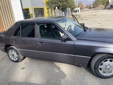 Mercedes-Benz: Mercedes-Benz E-Class: 1993 г., 2 л, Механика, Бензин, Седан — 9