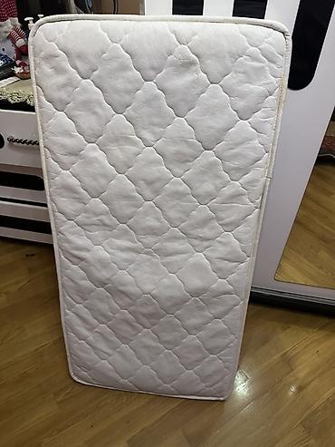 Uşaq beşiyi və döşək dəsti - Model: ağ rəngdə taxta uşaq beşiyi, ön