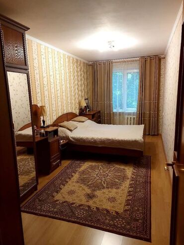 срочно продаётся 1 комнатная квартира в районе ошского рынка по улице молодая гвардия: 3 бөлмө, 61 кв. м, 104-серия, 3 кабат, Косметикалык ремонт