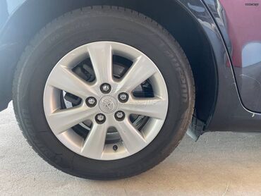 Toyota: Toyota Auris: 1.4 l. | 2011 έ. Χάτσμπακ — 5