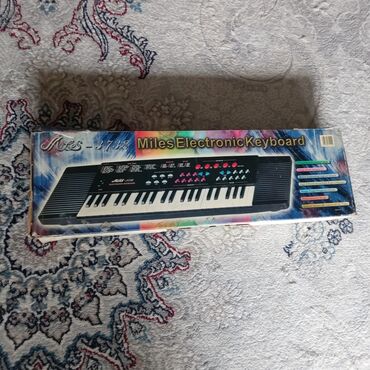 фортепиано ош: Продаётся пианино 🎹 не плохом состояни название miles Electronic