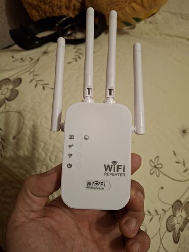 islenmis kamera: 4 antenalı wi-fi dalğası genişləndirici (wi-fi repeater).İnternetin