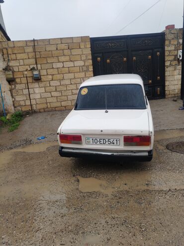 VAZ (LADA): VAZ 2107, ağ rəng, sedan gövdə. Texniki xüsusiyyətlər və təchizat: - — 15