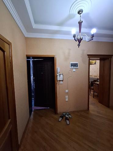 kira evler: Merkezde. Elmler metrosunun duz cixisinda,Huseyn Cavid praspektinde — 6