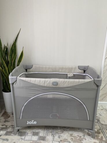 бебе: Манеж-кровать, Б/у, Складной, Другой материал