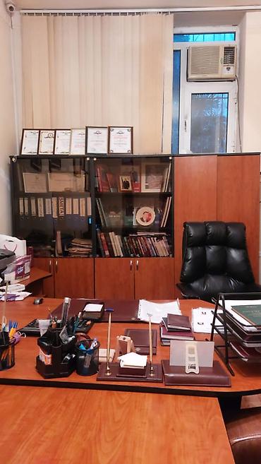 Ofis mebeli: Ofis mebeli dəsti – klassik üslub Tərkibi: - Geniş L formalı iş — 3