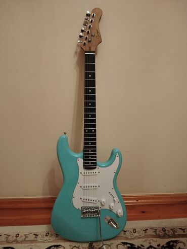 elektro gitara satilir: Elektron gitara, 6 sim, Yeni, Ünvandan götürmə
