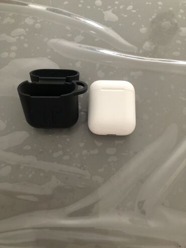 soyuducular ucuz: Airpods 2 Az işlenib sadece sol qulaqlıqda zaretqa tez qutarır