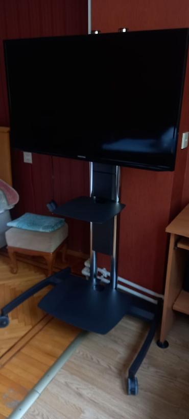 ТВ и видео: Samsung 40” LED televizor və təkərli TV altlığı satılır Samsung — 5