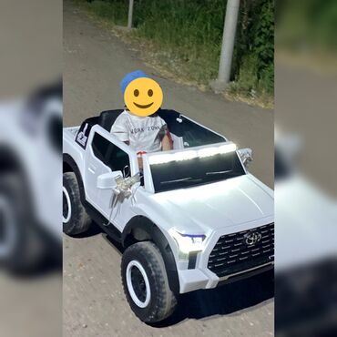 детские машины на аккумуляторе с пультом: Детский электрокар, Б/у