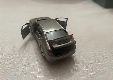 lego oyuncaq: Metal miniatür avtomobil modeli – sedan tipli, boz/metalik rəngdə — 5