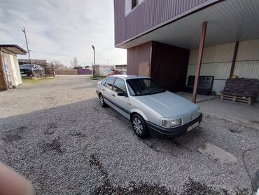 Volkswagen: Volkswagen Passat: 1992 г., 1.8 л, Механика, Бензин, Седан