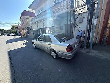 mersedes benz c: Mercedes-Benz C-Class: 1.8 l | 1999 il Sedan — 5