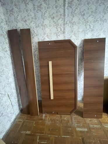 стеклянный кухонный стол: С зеркалом
