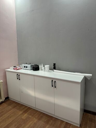 бизнес сатылат: ПРОДАЮ: напольные шкафы-тумбы для салона/кабинета Описание: - Модель