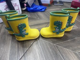 Детская обувь: Продаю детскую обувь б/у: ботинки Зимние, теплые. В хорошем состоянии — 7