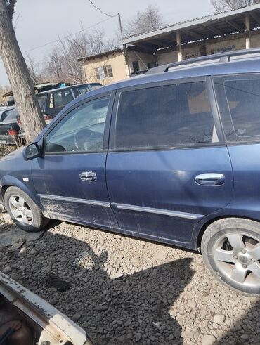 ош арзан машиналар: Kia Carens: 2003 г., Универсал