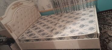 Двуспальные кровати: Двуспальная кровать, Б/у, С матрасом, длина - 220 см — 10