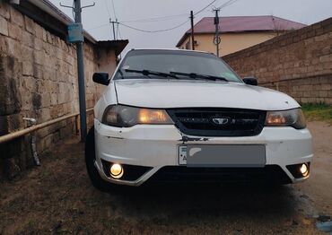 daewoo nexia: Daewoo Nexia: 1.5 l | 2011 il Sedan