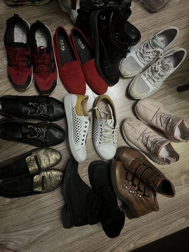 кожаные кроссовки: Продаю кожаные, замшевые, ботинки, кеды, балетки, красавки, изи цены
