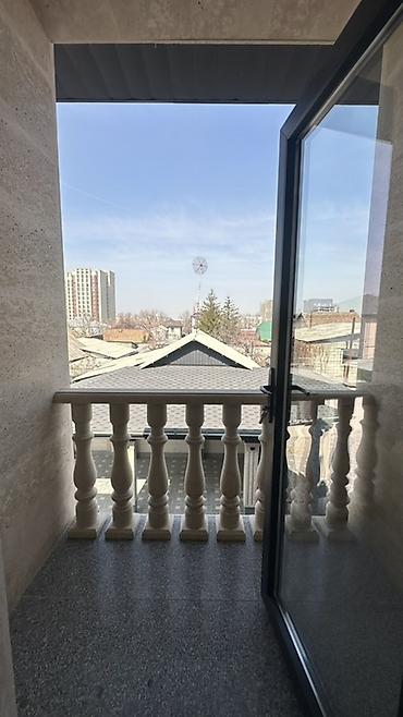 Продажа коттеджей и домов: 📍 Бишкек, ул. Бектенова Продаётся абсолютно новый дом премиум-класса — 18