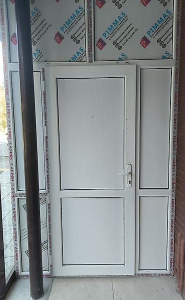 PVC giriş qapısı və yan/üst panellər komplekti - Material: ağ rəngli