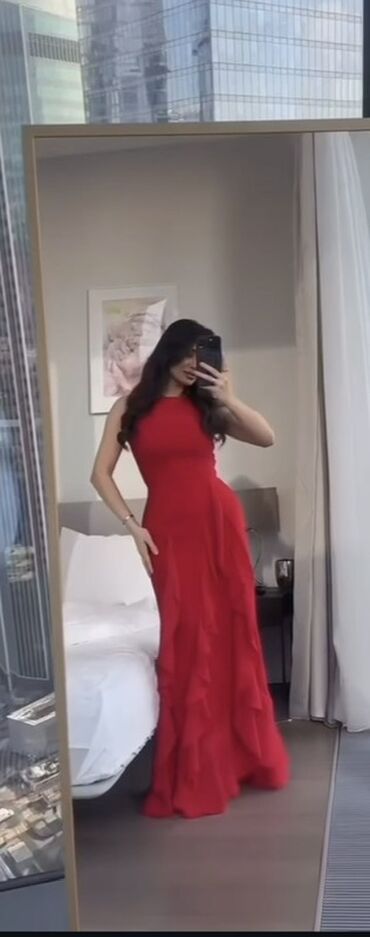 Çaydanlar: Qırmızı uzun ziyafət/libas 📌Whatsapp:077 112 34 70 Etiketi üzərindədir