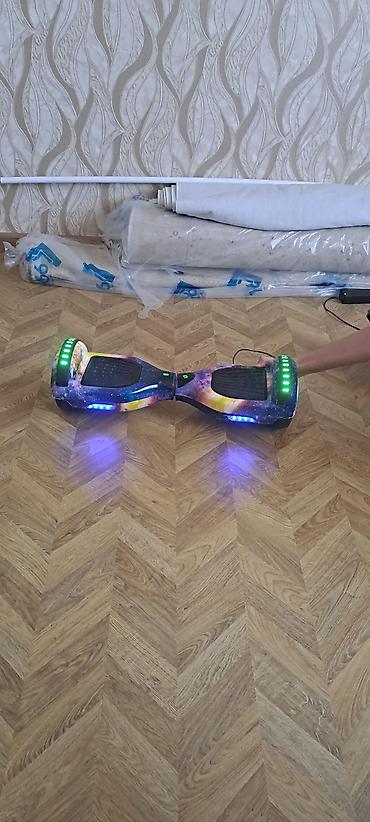 Elektrik hoverboard (gyroskuter) – kosmos dizaynlı korpus və LED
