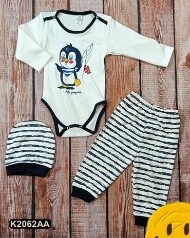 Kompleti: Veličina 62 68 74 Cena 950 din Tri kompleta cena 2000 din Slanje — 4