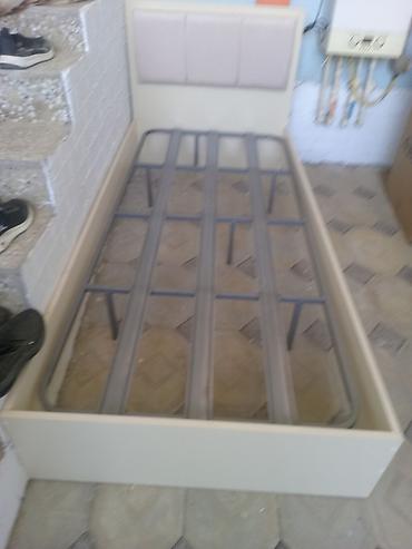 tək matras: Tək nəfərlik çarpayı karkası - Ölçü: təxmini 90×190 sm (tək — 1
